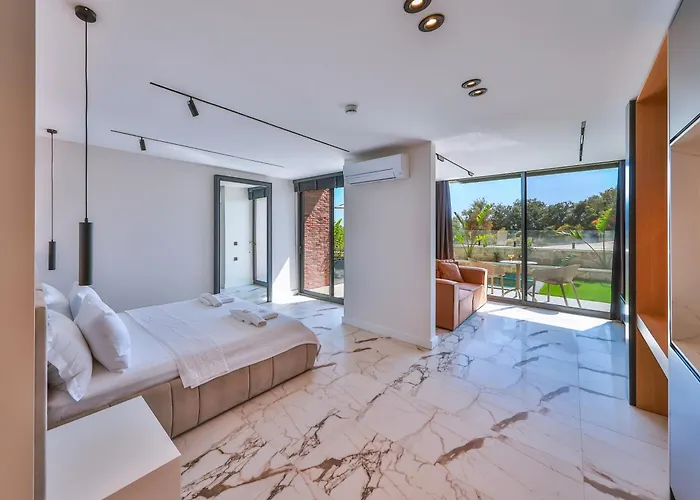 Serenity Pearl Hotel *