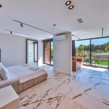 Serenity Pearl Hotel *